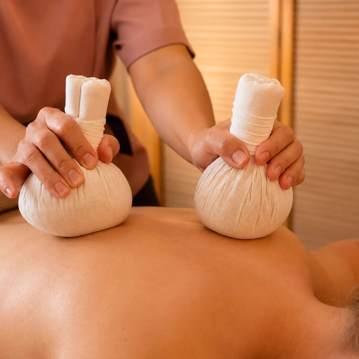 Kräuterstempel Massage in Berlin-Charlottenburg